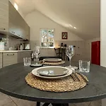Apartman Kejani Attic Scenic Views, Lux Bath, Fast Wi-fi *