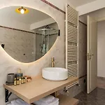 Apartman Kejani Attic Scenic Views, Lux Bath, Fast Wi-fi *