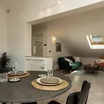 Kejani Attic Scenic Views, Lux Bath, Fast Wi-fi * Segno