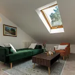 Kejani Attic Scenic Views, Lux Bath, Fast Wi-fi Apartman *