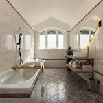Kejani Attic Scenic Views, Lux Bath, Fast Wi-fi * Segno