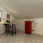 Apartman Kejani Attic Scenic Views, Lux Bath, Fast Wi-fi *