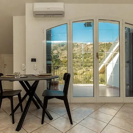 Kejani Attic Scenic Views, Lux Bath, Fast Wi-fi *