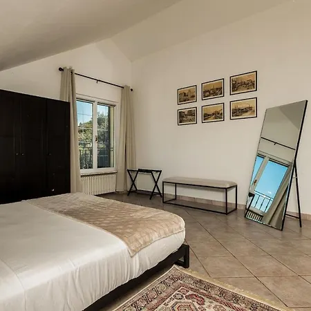 Apartment Kejani Attic Scenic Views, Lux Bath, Fast Wi-fi *