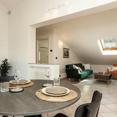 Apartment Kejani Attic Scenic Views, Lux Bath, Fast Wi-fi