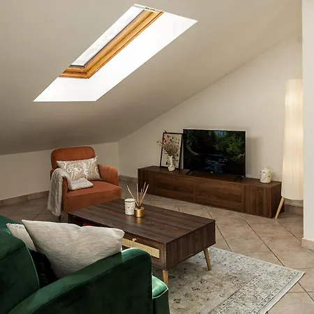 Kejani Attic Scenic Views, Lux Bath, Fast Wi-fi