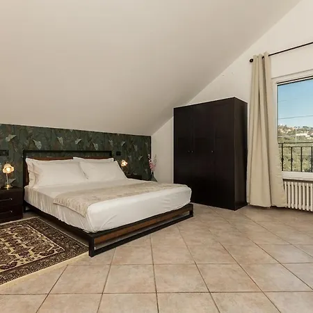 Kejani Attic Scenic Views, Lux Bath, Fast Wi-fi Apartment Segno