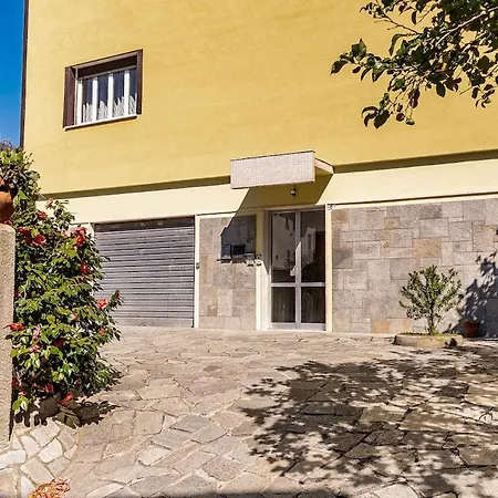Kejani Attic Scenic Views, Lux Bath, Fast Wi-fi *