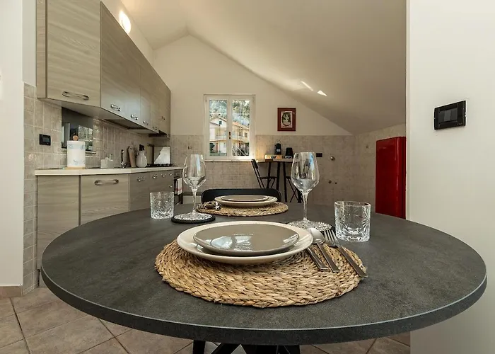 Daire Kejani Attic Scenic Views, Lux Bath, Fast Wi-fi *