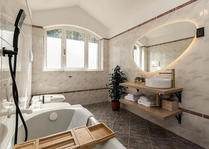 Daire Kejani Attic Scenic Views, Lux Bath, Fast Wi-fi Segno