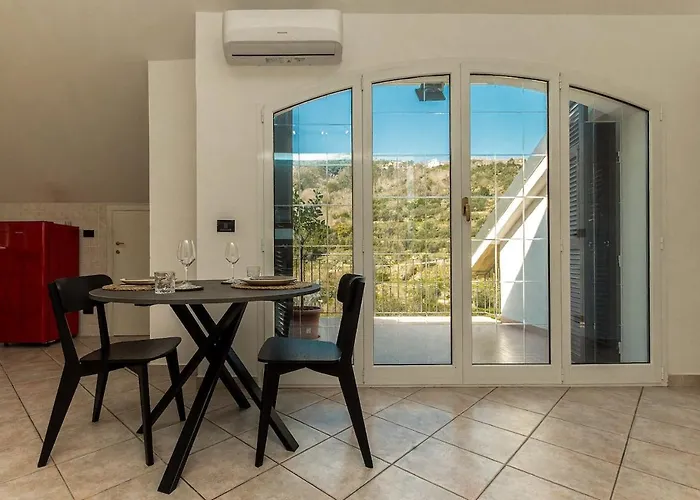 Kejani Attic Scenic Views, Lux Bath, Fast Wi-fi *