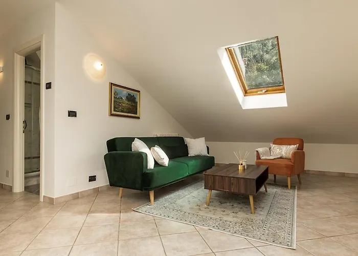 Kejani Attic Scenic Views, Lux Bath, Fast Wi-fi *