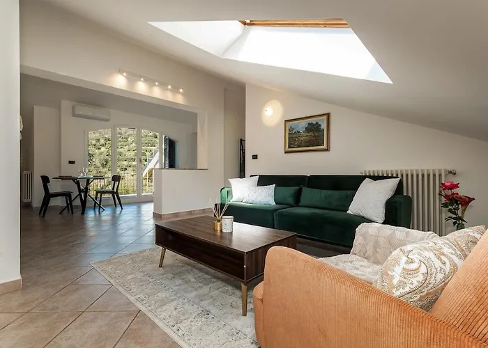 Kejani Attic Scenic Views, Lux Bath, Fast Wi-fi Lägenhet *