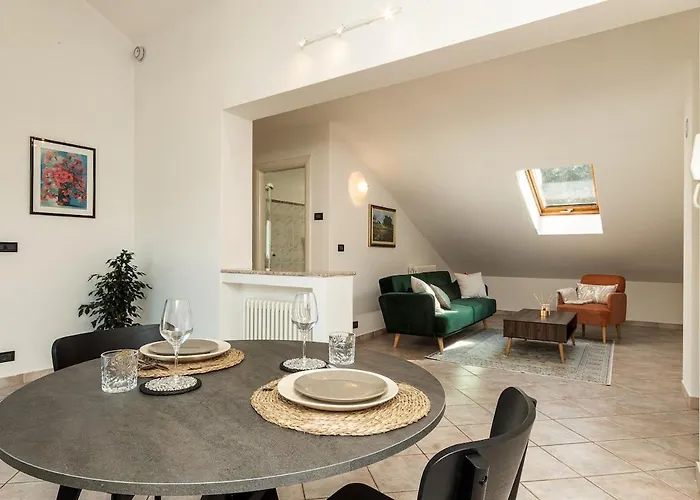 Lägenhet Kejani Attic Scenic Views, Lux Bath, Fast Wi-fi