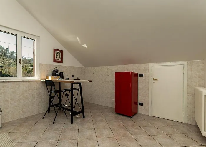 Daire Kejani Attic Scenic Views, Lux Bath, Fast Wi-fi *
