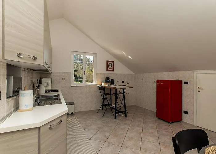 Daire Kejani Attic Scenic Views, Lux Bath, Fast Wi-fi *