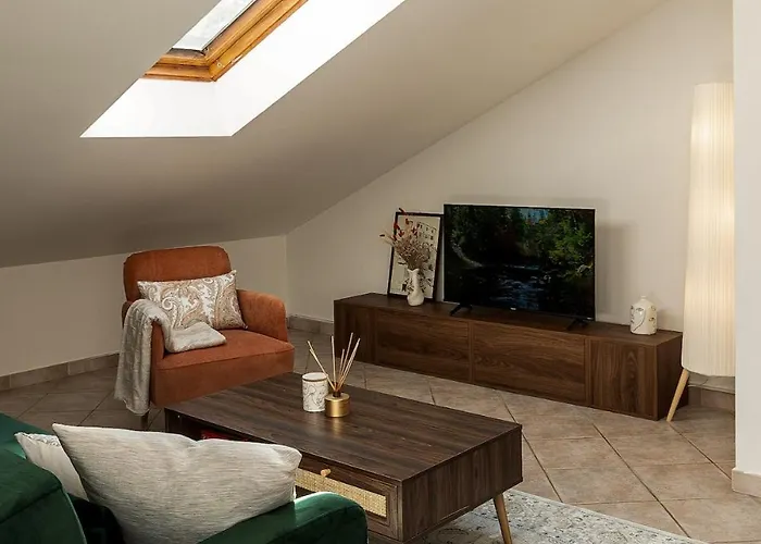 Kejani Attic Scenic Views, Lux Bath, Fast Wi-fi