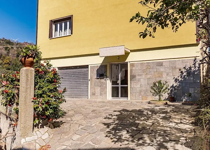 Kejani Attic Scenic Views, Lux Bath, Fast Wi-fi *