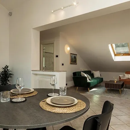 Kejani Attic Scenic Views, Lux Bath, Fast Wi-fi * Segno