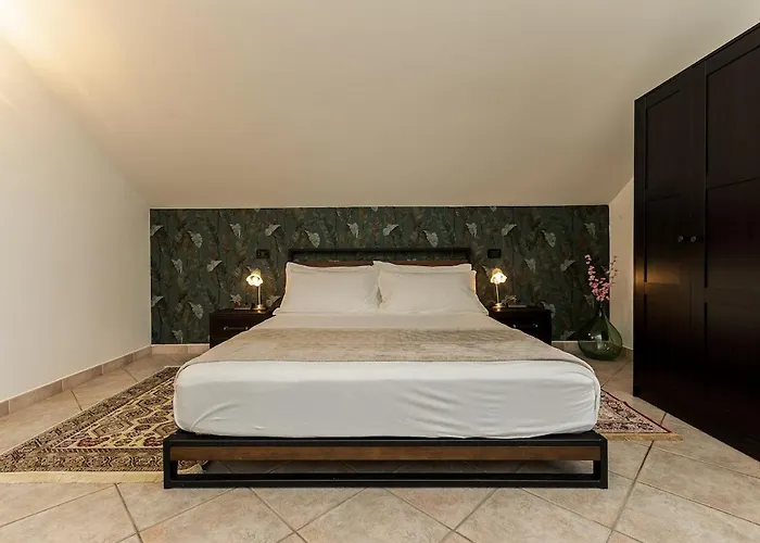 Kejani Attic Scenic Views, Lux Bath, Fast Wi-fi *