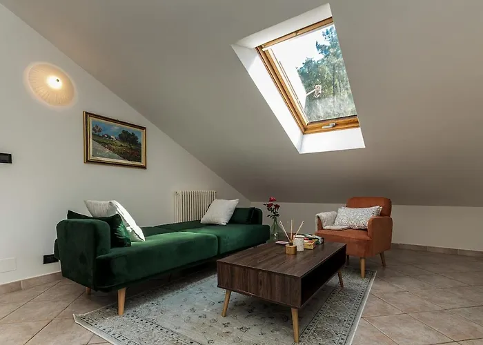 Kejani Attic Scenic Views, Lux Bath, Fast Wi-fi Apartamento *